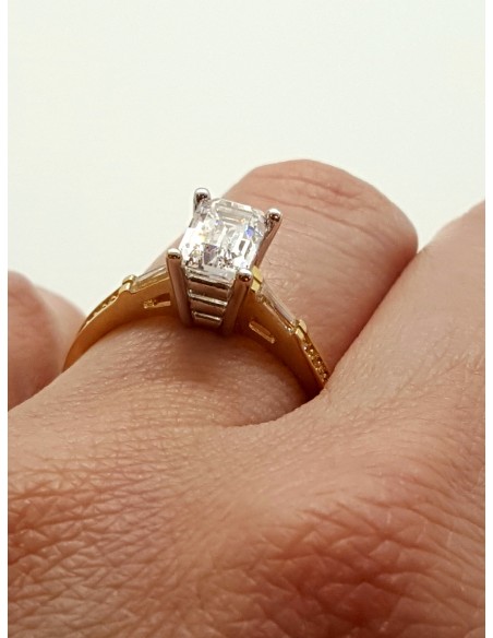Δαχτυλίδι  Μονόπετρο 14K κίτρινο Χρυσό με Ζιρκόν πέτρες Δαχτυλίδι  Μονόπετρο 14K κίτρινο Χρυσό με Ζιρκόν πέτρες