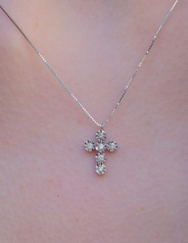 Σταυρός σε 18 καράτια με διαμάντια...