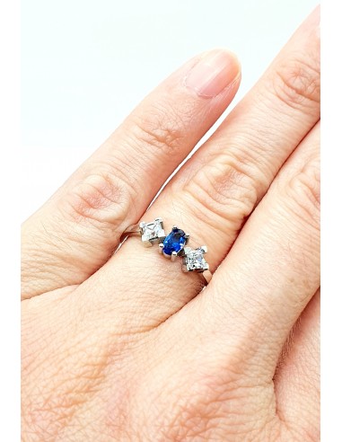 Δαχτυλίδι σε λευκόχρυσο Κ14 με πέτρες ζιργκόν